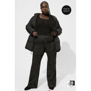 Torrid Bombshell Flare Super Soft Jeans Women’s Size 28 Reg Black Floral